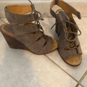 Melrose and Market Wedge Heels